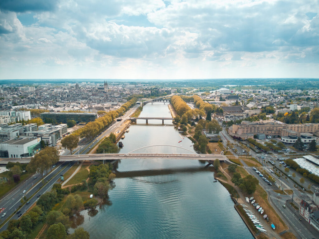 Photo aérienne de la Maine à Angers.
